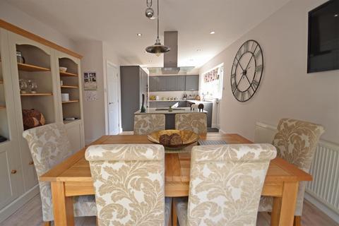 21 Hillside Road, Storrington, Pulborough, RH20 3LZ