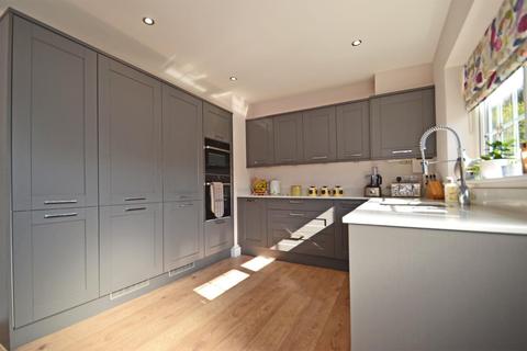 21 Hillside Road, Storrington, Pulborough, RH20 3LZ