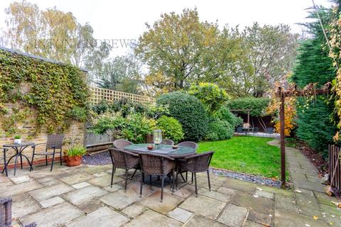 29 Colebrooke Avenue, London, W13 8JZ