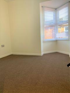 3 bedroom apartment to rent, Carisbrooke Road,  Leeds, LS16