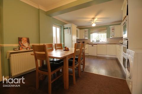 8 Croppath Road, Dagenham, RM10 8BW