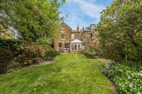 28 Carson Road, London, SE21 8HU