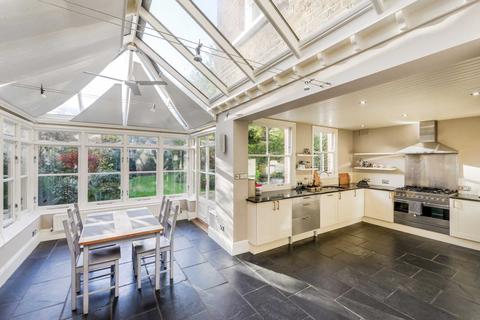 28 Carson Road, London, SE21 8HU