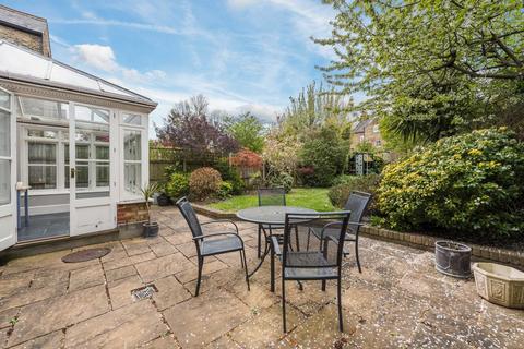 28 Carson Road, London, SE21 8HU
