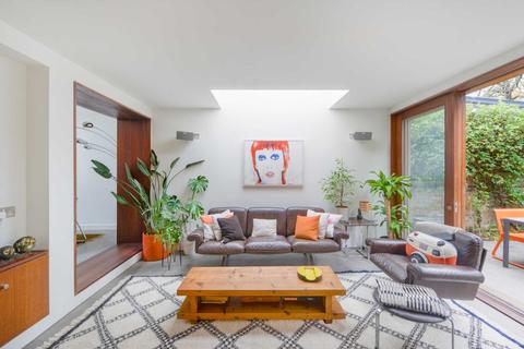 1 Allison Grove, London, SE21 7ER