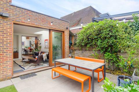1 Allison Grove, London, SE21 7ER