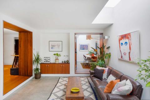 1 Allison Grove, London, SE21 7ER