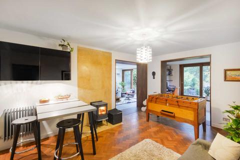 1 Allison Grove, London, SE21 7ER