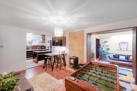 1 Allison Grove, London, SE21 7ER