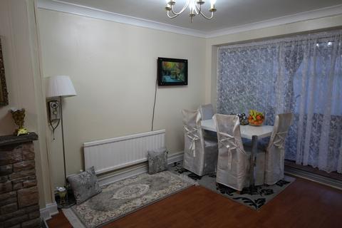 49 Ramsay Gardens, Romford, RM3 7NS