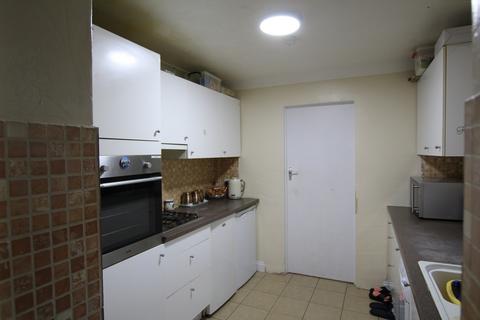 49 Ramsay Gardens, Romford, RM3 7NS