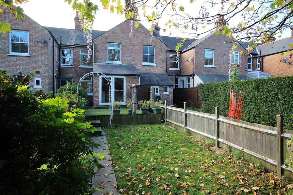 Henry Road, Chelmsford, Essex, CM1 3 bed terraced house £365,000