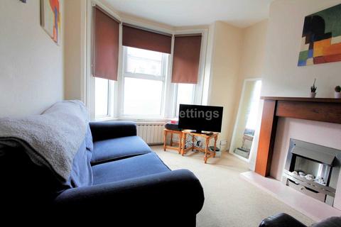 3 bedroom terraced house to rent, St Edwards Road, Reading