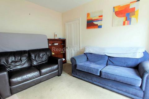 3 bedroom terraced house to rent, St Edwards Road, Reading