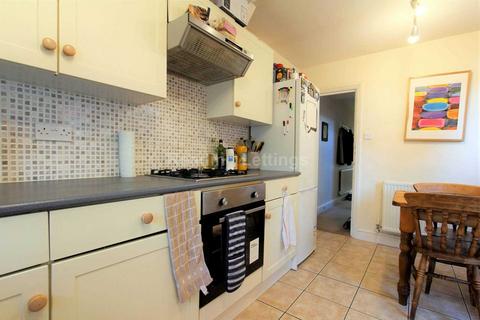 3 bedroom terraced house to rent, St Edwards Road, Reading