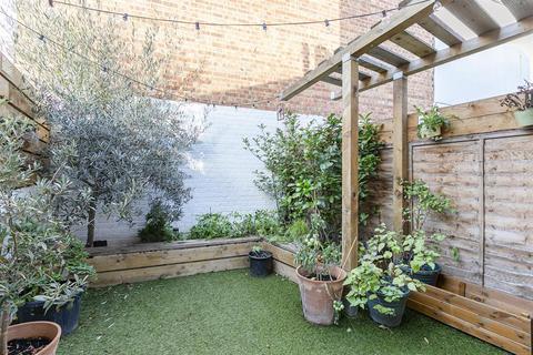 27 Hawksley Road, London, N16 0TL