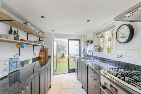 27 Hawksley Road, London, N16 0TL