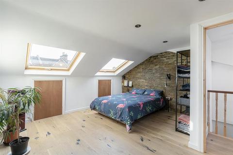 27 Hawksley Road, London, N16 0TL