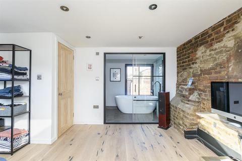 27 Hawksley Road, London, N16 0TL