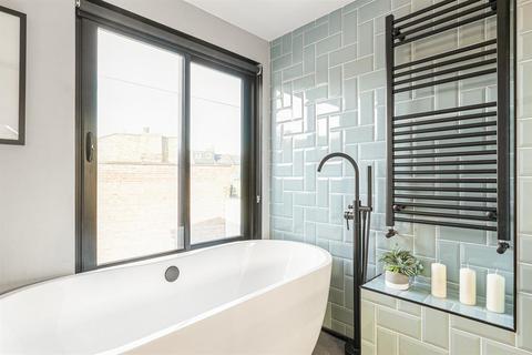 27 Hawksley Road, London, N16 0TL