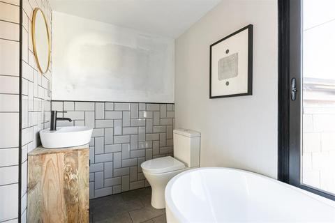27 Hawksley Road, London, N16 0TL