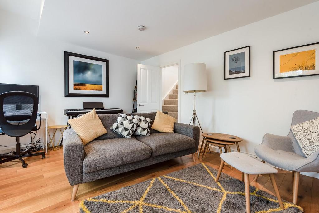 Ridley Road, Wimbledon 2 bed flat £550,000