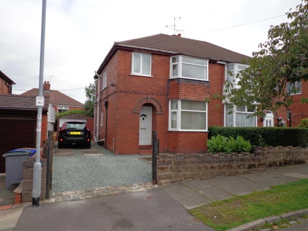 West Crescent, Sneyd Green 3 bed semidetached house £165,000