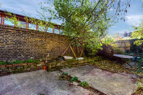 2 Hawstead Road, London, SE6 4JJ
