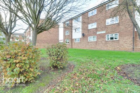 2 Owlets Hall Close, Hornchurch, RM11 3TS