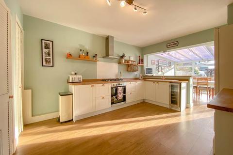 6 Howmead, Berkeley, GL13 9AS