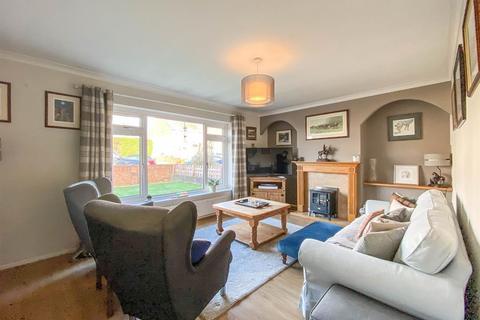 6 Howmead, Berkeley, GL13 9AS