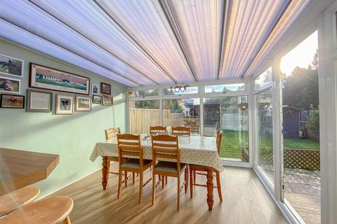 6 Howmead, Berkeley, GL13 9AS