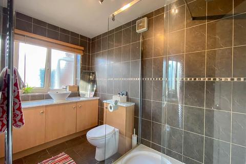 6 Howmead, Berkeley, GL13 9AS