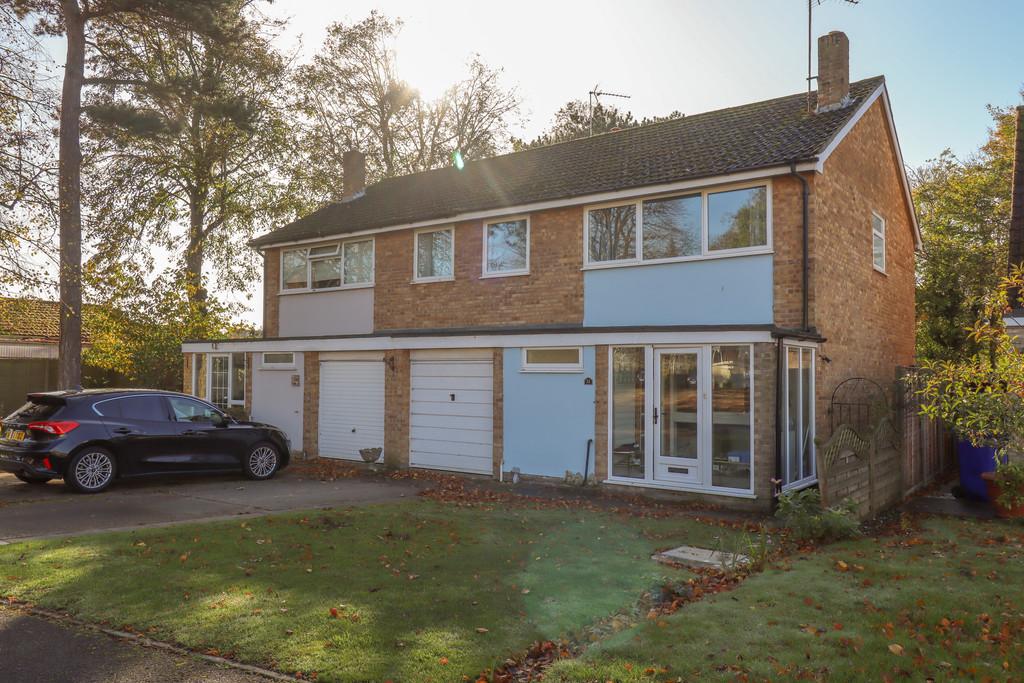 Leaders Way, Newmarket 4 bed semidetached house £374,950