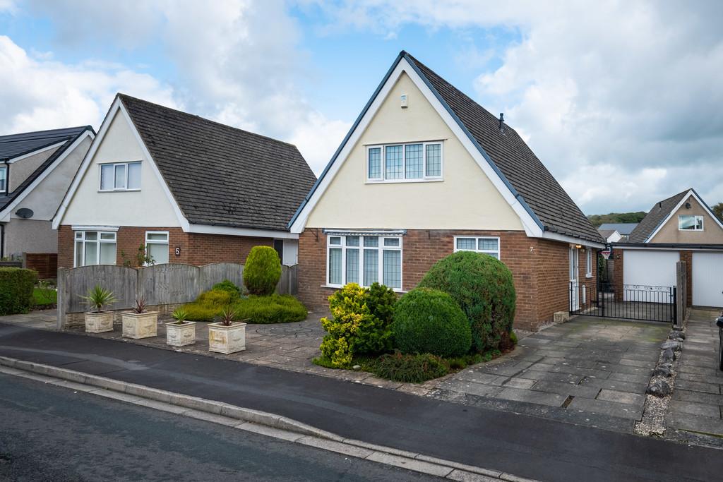 Well Lane, Warton, Carnforth, Lancashire, LA5 9QZ 3 bed detached