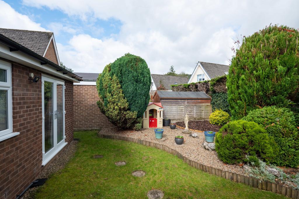 Well Lane, Warton, Carnforth, Lancashire, LA5 9QZ 3 bed detached