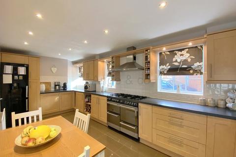 2 Abbeydale, Carlton Colville, Lowestoft, NR33 8WJ