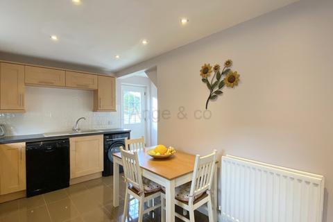 2 Abbeydale, Carlton Colville, Lowestoft, NR33 8WJ