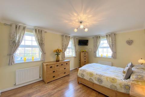 2 Abbeydale, Carlton Colville, Lowestoft, NR33 8WJ