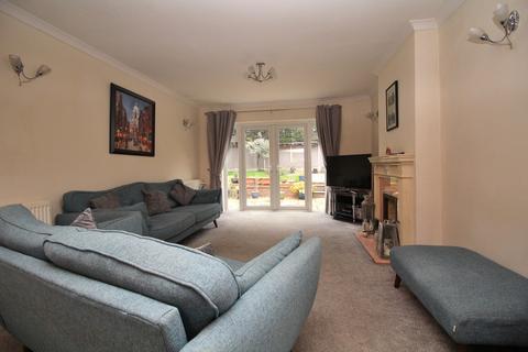 31 Rous Chase, Galleywood, Chelmsford, CM2 8QF