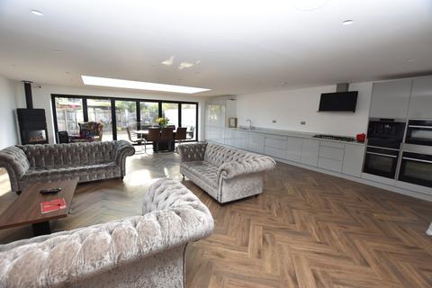 2 Etwall Road, Birmingham, B28 0LE