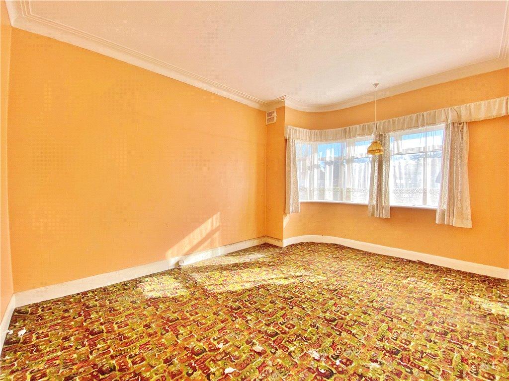 Rosecroft Gardens, Twickenham, TW2 2 bed bungalow £499,950