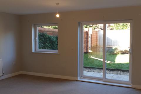 3 bedroom terraced house to rent, Stunning 3 Bed with lovely Garden & Parking -Bramtoco Way, Totton