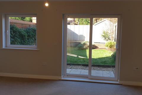 3 bedroom terraced house to rent, Stunning 3 Bed with lovely Garden & Parking -Bramtoco Way, Totton