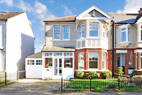 33 Heathclose Road, Dartford, DA1 2PU