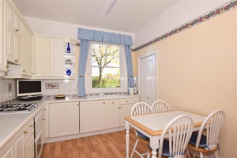 33 Heathclose Road, Dartford, DA1 2PU
