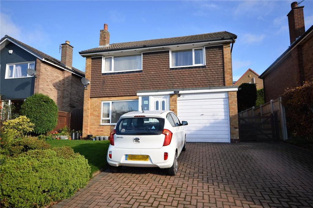 Hall Park Avenue, Horsforth, Leeds, West Yorkshire 3 bed detached house