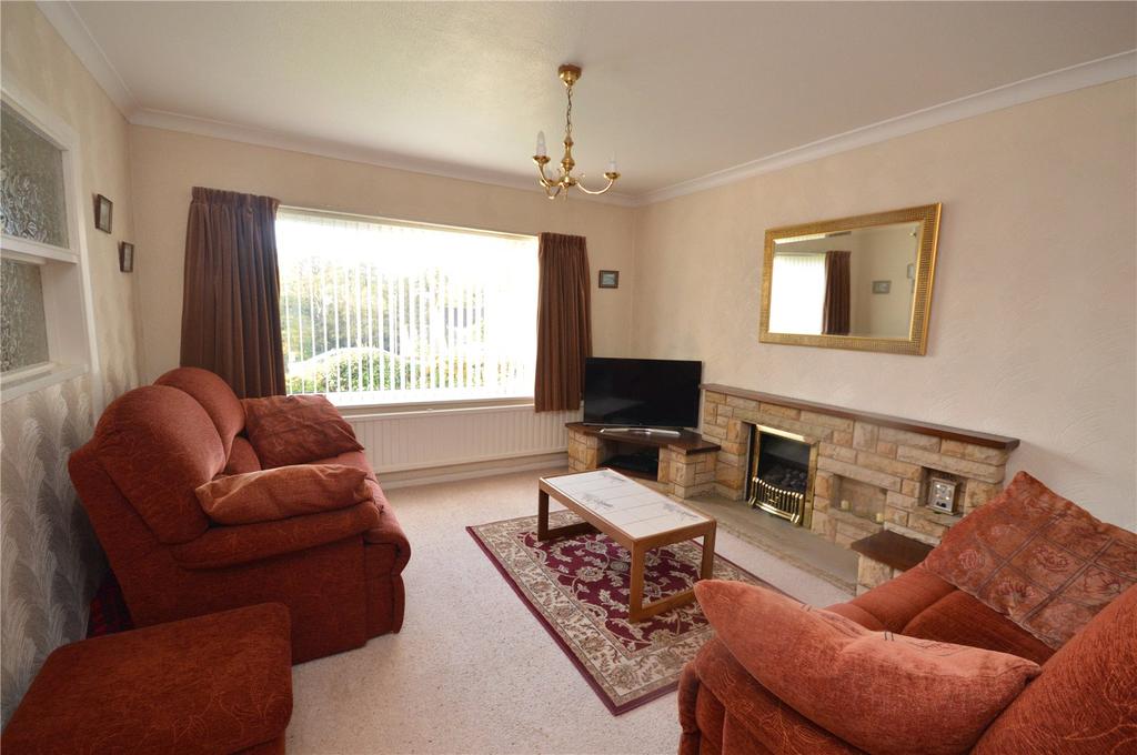 Hall Park Avenue, Horsforth, Leeds, West Yorkshire 3 bed detached house