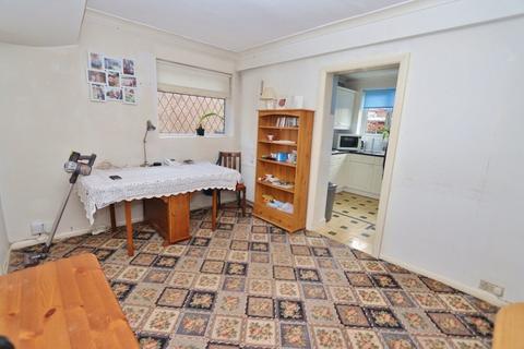 9 Hazell Crescent, Romford, RM5 2AL