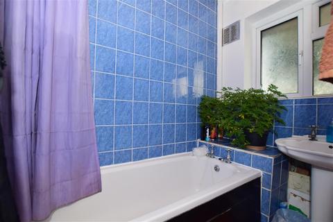 22 Oak Road, Erith, DA8 2NL